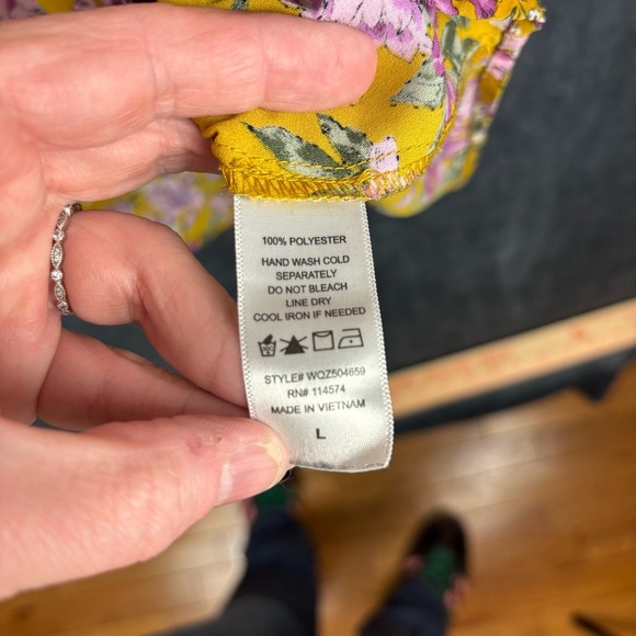 Pleione Yellow Sleeveless Blouse with Floral Design - Picture 3 of 6